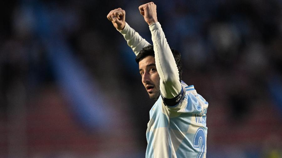 Villasanti comemora gol marcado pelo Grêmio contra o Bolívar na Sul-Americana