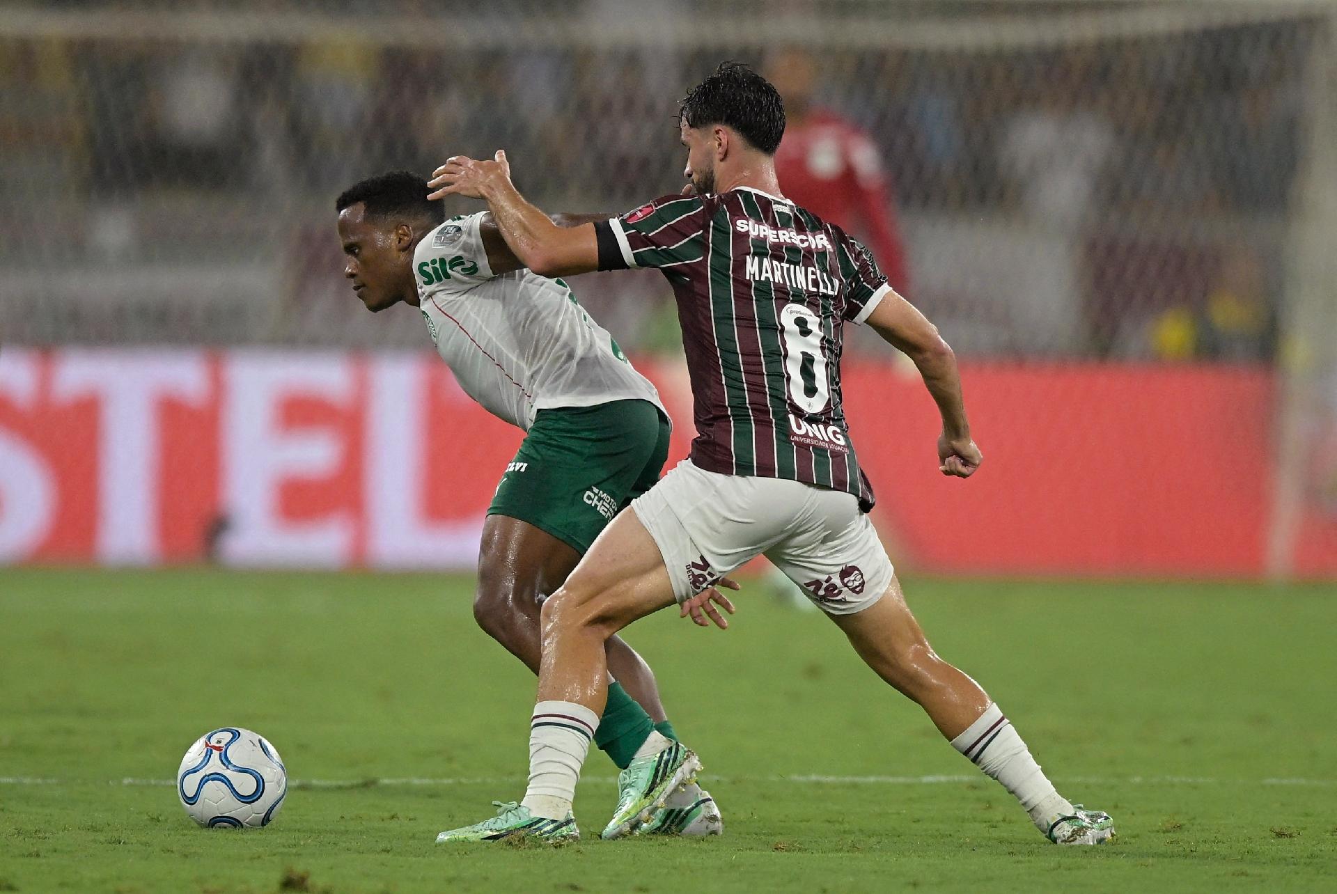 Jhon Aris e Martinelli disputam bola em Fluminense x Palmeiras, pela Libertadores - undefined