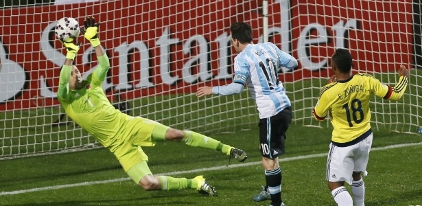 Ospina fez uma linda defesa e salvou a Colômbia em cabeçada à queima-roupa de Messi - REUTERS/Rodrigo Garrido