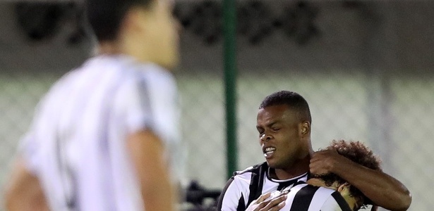 Vinicius "Tanque" festeja gol do Botafogo contra Bragantino - Vitor Silva/SS Press/Botafogo