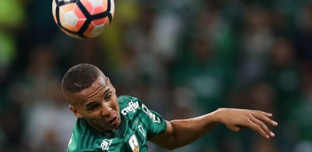 Cuca defende Deyverson em polêmica por pênalti: 'Se alguém errou sou eu'