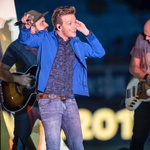 Gremista, Michel Teló faz show antes da final da Libertadores entre Grêmio e Lanús - undefined