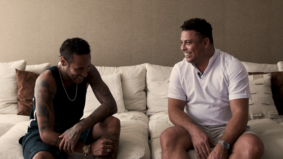 Ronaldo conversa com Neymar em Mangaratiba para a plataforma "OTRO" - reprodução/OTRO