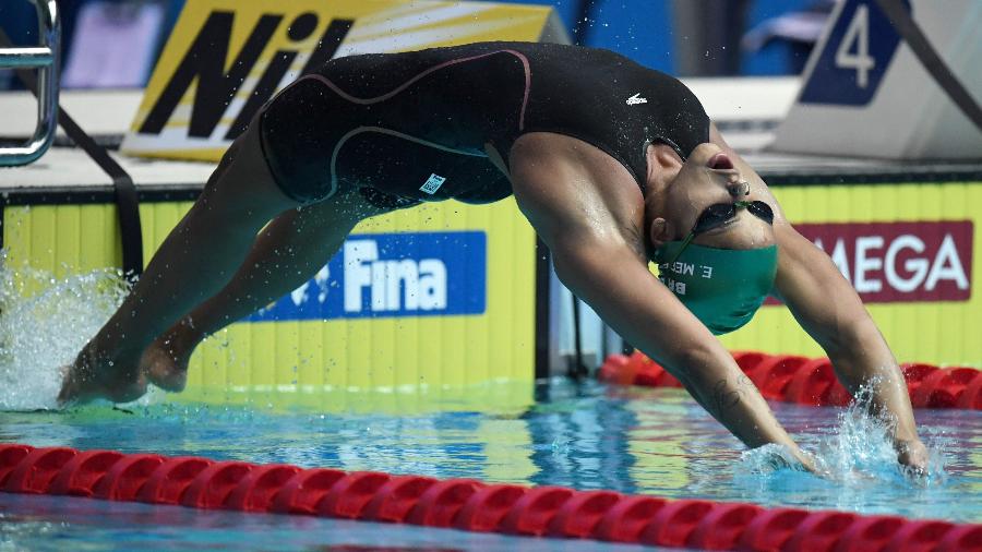 Etiene Medeiros conquistou a medalha de prata no Mundial de esportes aquáticos - ED JONES/AFP