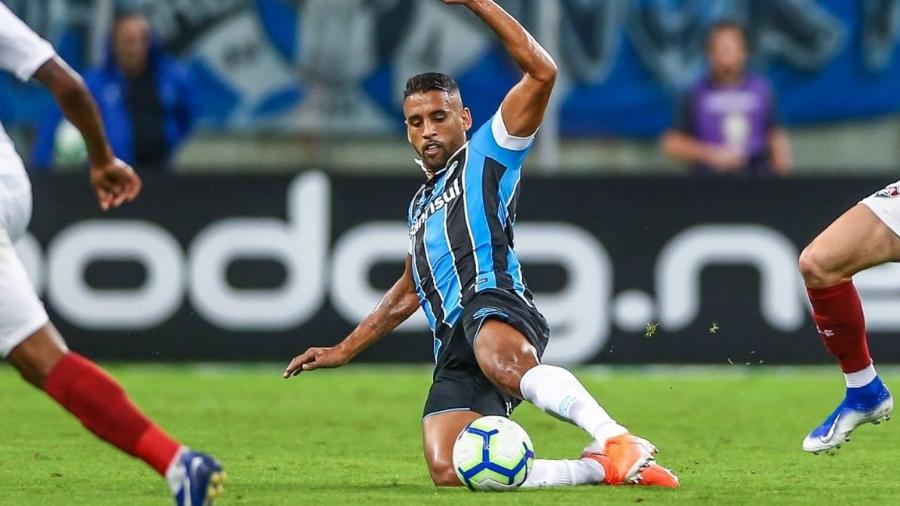 Volante do Grêmio estava emprestado ao Fortaleza, mas lesionou joelho e já fez cirurgia - Divulgação/Site oficial do Grêmio