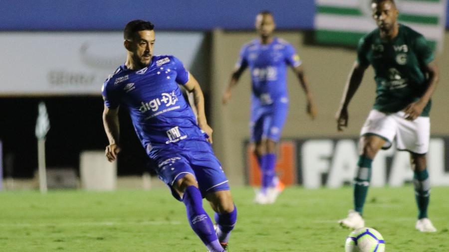 Robinho, meio-campista do Cruzeiro, cumprirá suspensão contra a Chapecoense - Heber Gomes/AGIF