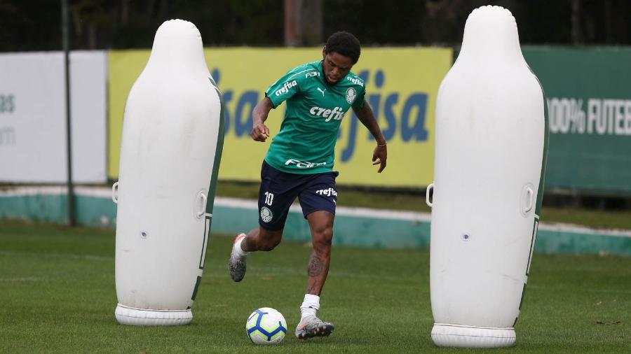 Luiz Adriano participa de treino do Palmeiras na Academia de Futebol - Cesar Greco/Palmeiras