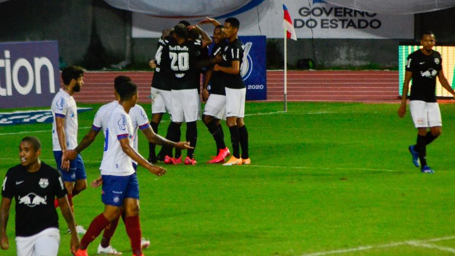 Jogadors do Red Bull Bragantino comemoram gol contra o Bahia, em jogo do Brasileirão 2020 - Jhony Pinho/AGIF