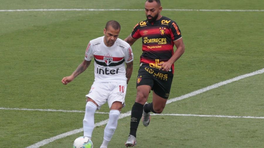 Daniel Alves ser titular do So Paulo diante do Corinthians, no domingo - Marcello Zambrana/AGIF