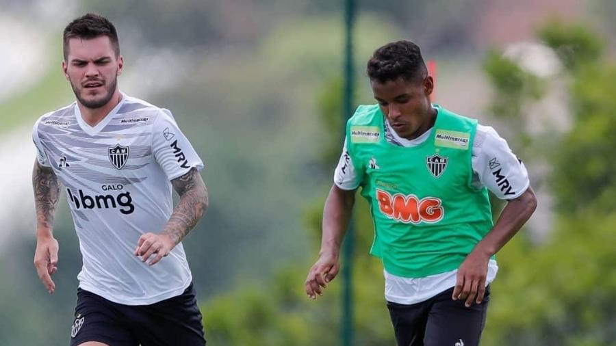 Carlos Manuel tem apenas 20 anos, joga como meia, e vive a expectativa por mais espaço no Galo - Divulgação/Atlético-MG