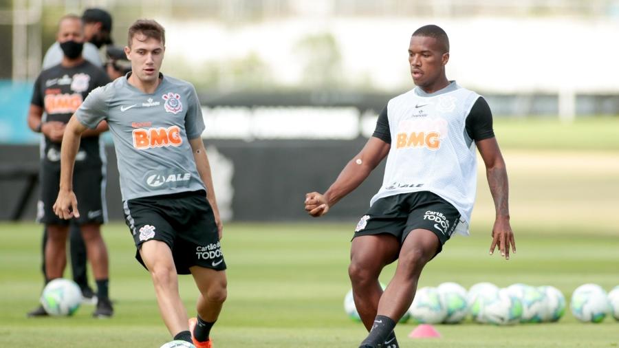 Lucas Piton (à esq.) e Xavier foram liberados para retornar aos treinamentos  - Rodrigo Coca/ Ag. Corinthians 