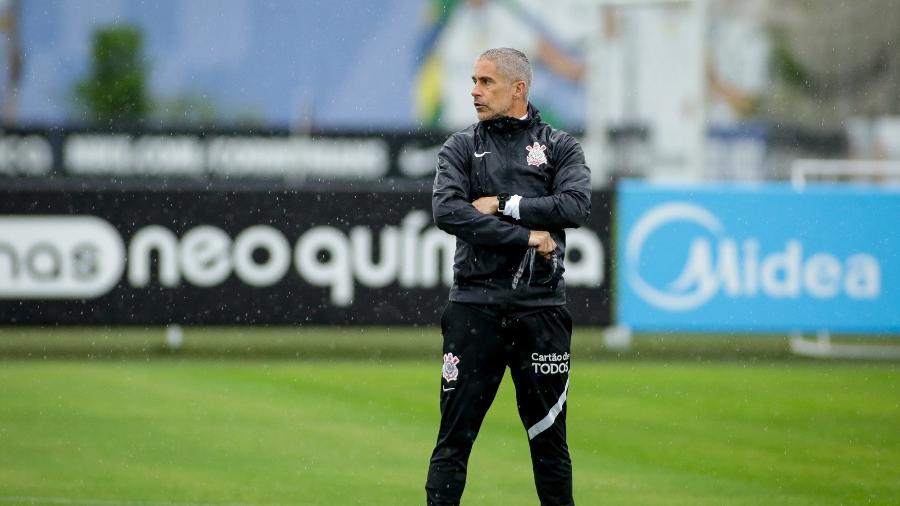 Sylvinho acompanha treinamento dos jogadores do Corinthians  - Rodrigo Coca/ Ag. Corinthians 