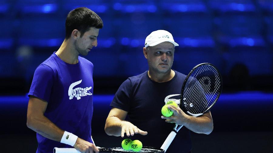 Novak Djokovic e o técnico Marian Vajda durante o ATP Finals de Turim, de 2021 - Clive Brunskill/Getty Images