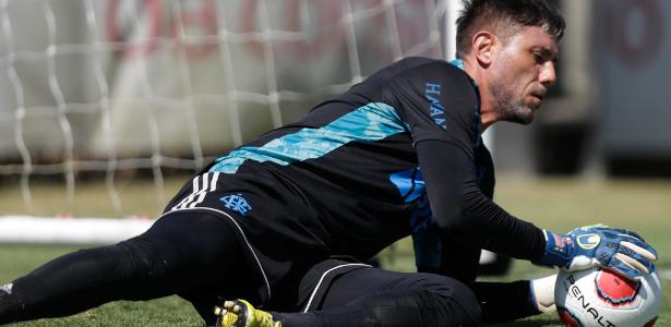 Mauro Cezar: Diego Alves é o 3º goleiro do Flamengo, não merece ser titular