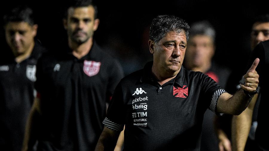 Auxiliar Emílio Faro comanda o Vasco contra o CRB, pela Série B - Thiago Ribeiro/AGIF