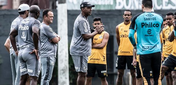 Santos encerra preparação para receber o Athletico; veja provável escalação