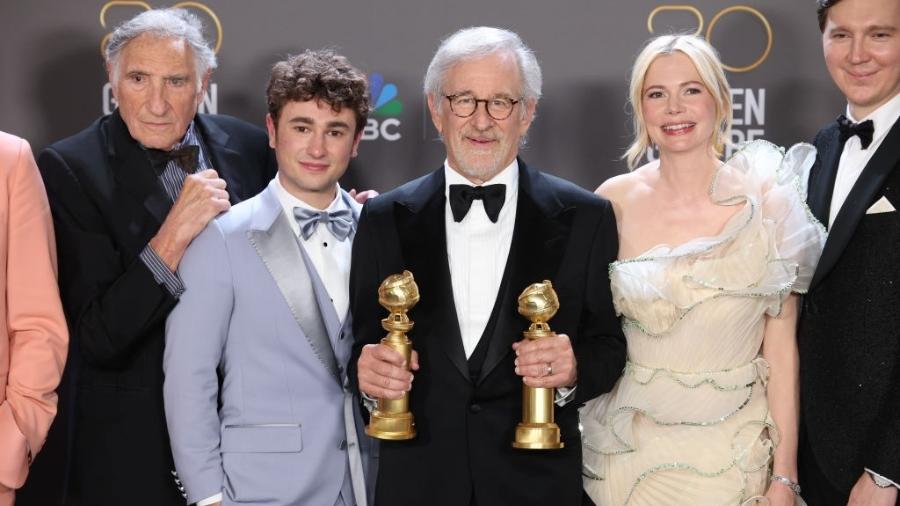 Gabriel LaBelle, Steven Spielberg e Michelle Williams, de "Os Fabelmans", no Globo de Ouro - Daniele Venturelli/WireImage