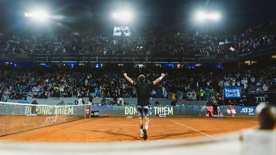 Dominic Thiem comemora vitória no ATP 250 de Kitzbuhel em 2023