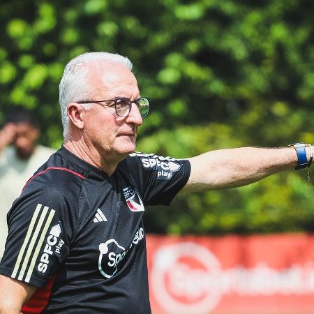 Técnico Dorival Júnior durante treino do São Paulo