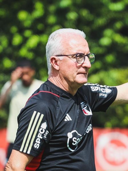 Técnico Dorival Júnior durante treino do São Paulo