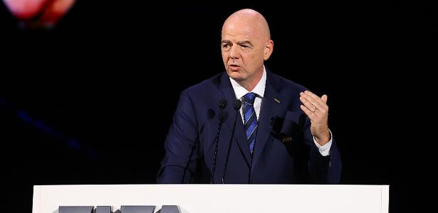 Jornal: conselho da Fifa quer reuniăo de emergęncia para cobrar Infantino