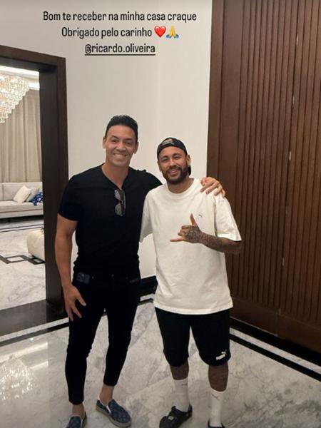 Neymar e Ricardo Oliveira, ídolos do Santos, postam foto juntos