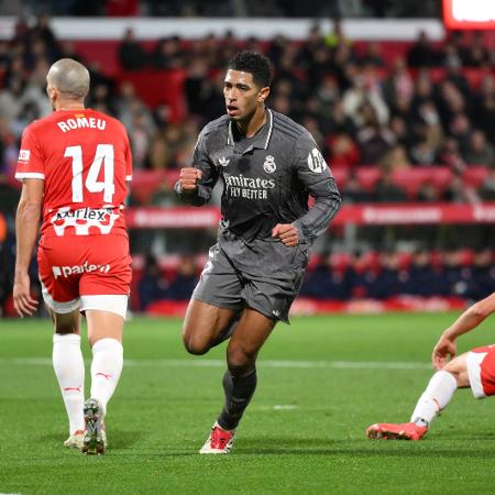 Bellingham comemora após marcar pelo Real no jogo contra o Girona - David Ramos/Getty