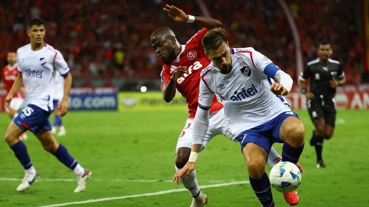 Enner Valencia e Coates em ação durante jogo entre Internacional e Nacional na Libertadores Enner Valencia e Coates em ação durante jogo entre Internacional e Nacional na Libertadores