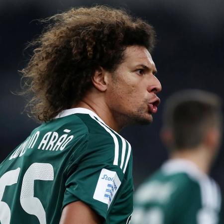 Willian Arão atuando com a camisa do Panathinaikos. Willian Arão atuando com a camisa do Panathinaikos.