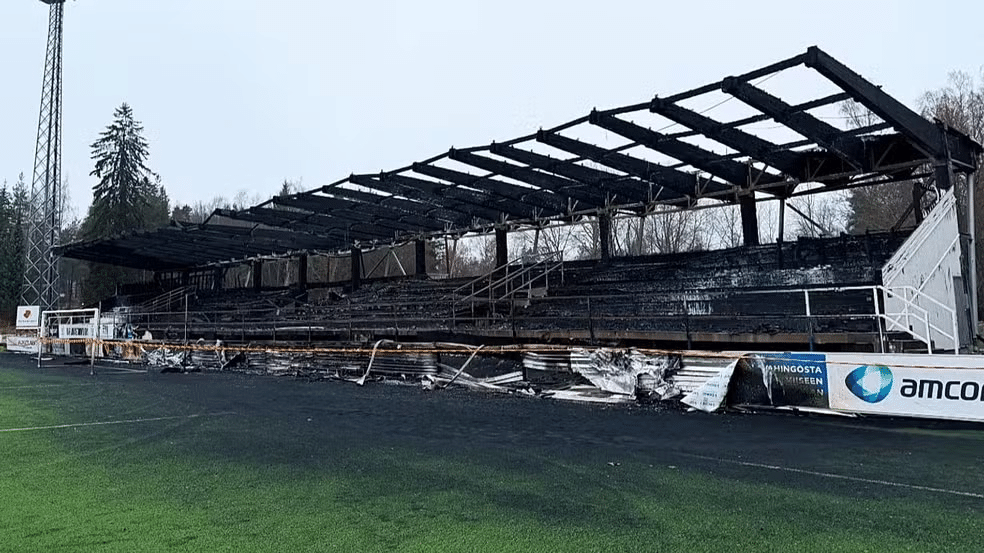 Arquibancada do estádio do Haka Valkeakoski ficou destruída após incêndio - undefined