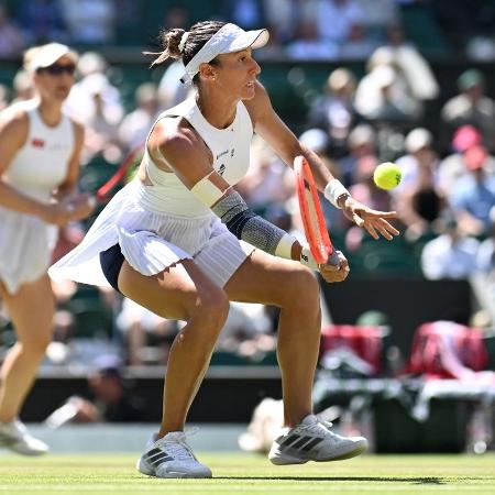 Luisa Stefani, em ação na final de duplas de Wimbledon Luisa Stefani, em ação na final de duplas de Wimbledon
