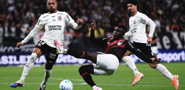 Corinthians faz reuniőes sobre problemas com gramado após críticas de Diniz