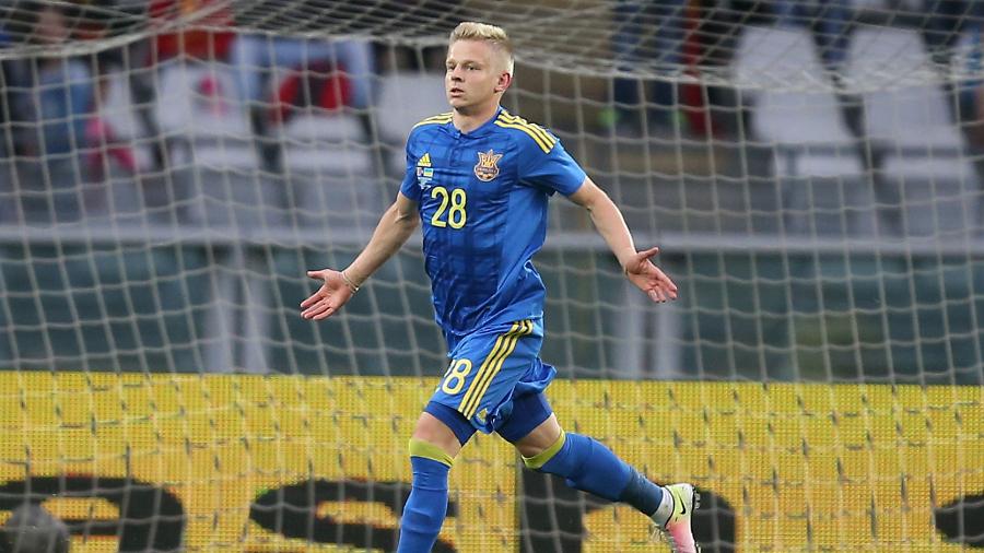 Oleksandr Zinchenko defendendo a seleção ucraniana - Marco Bertorello/AFP
