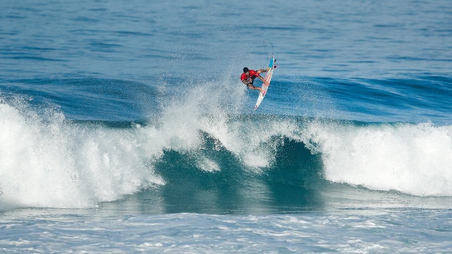 Gabriel Medina em ação na primeira etapa do Mundial de 2017 - Divulgação/WSL