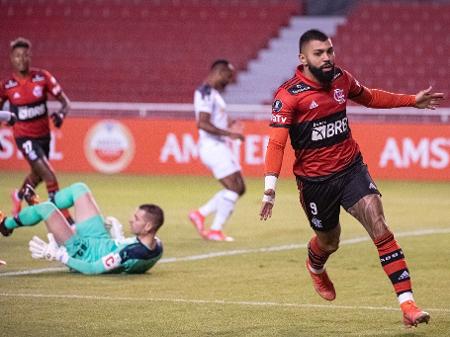 Flamengo vence LDU com dois de Gabigol, que iguala Zico em Libertadores -  04/05/2021 - UOL Esporte