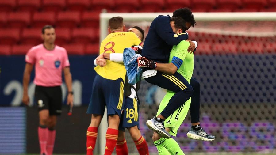 Jogadores da Colômbia comemoram após eliminar o Uruguai na Copa América - Buda Mendes/Getty Images