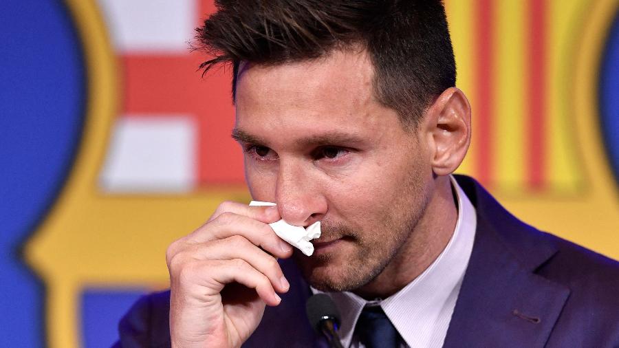 Lionel Messi chora durante coletiva de despedida do Barcelona - Pau Barrena/AFP