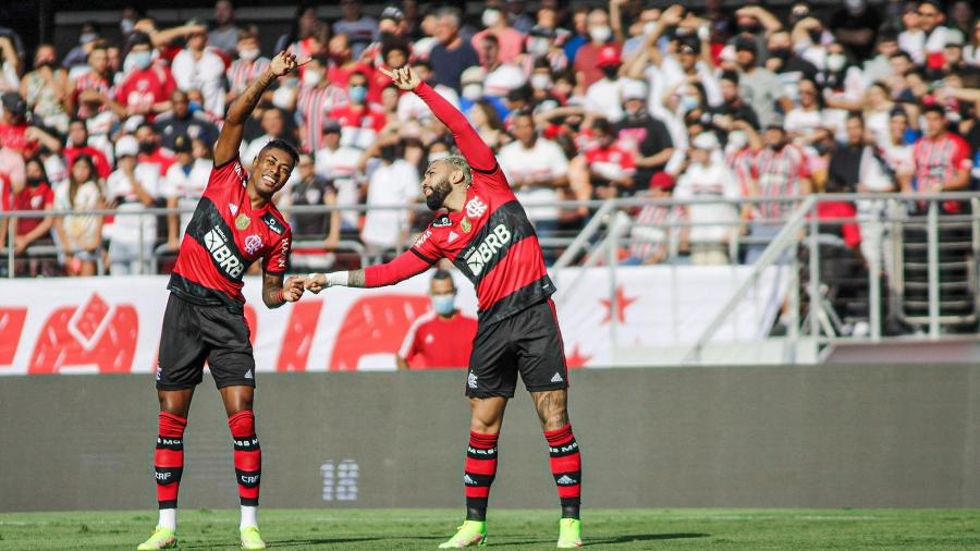 Bruno Henrique e Gabigol comemoram gol do Flamengo contra o São Paulo - Guilherme Drovas/AGIF