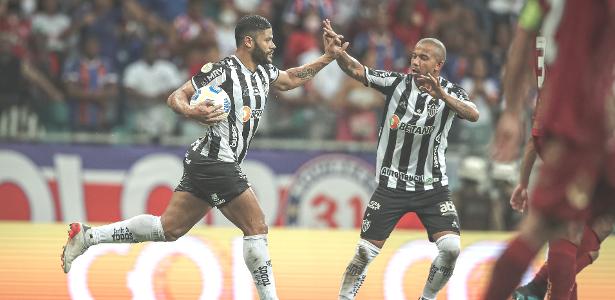 Hulk e Mariano comemoram gol do Atlético-MG contra o Bahia