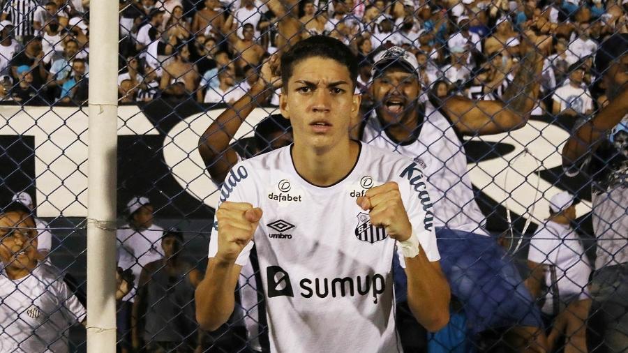 Jair, zagueiro da base do Santos - Pedro Ernesto Guerra Azevedo/Santos FC