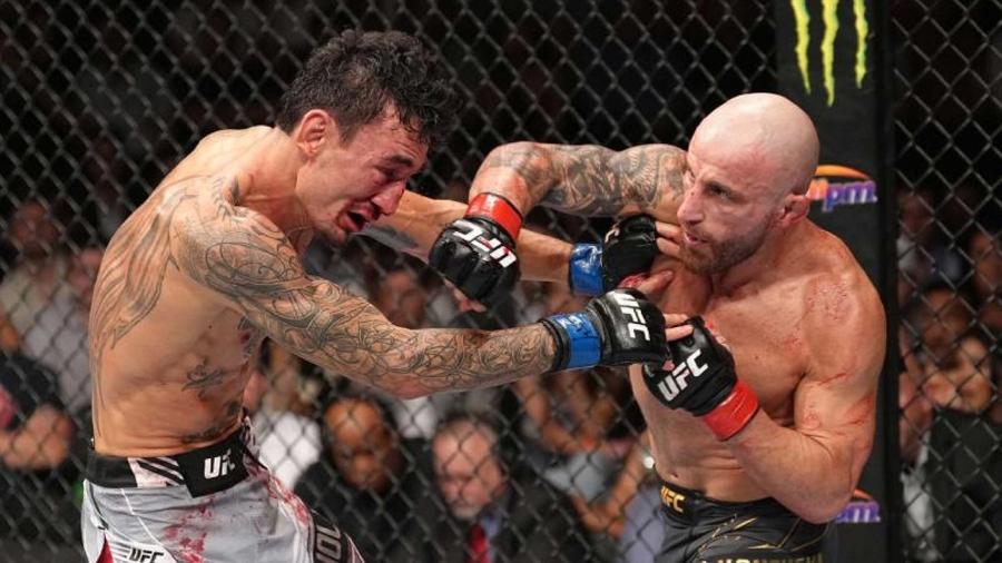 Alexander Volkanovski vence Holloway e mantém cinturão dos penas no UFC 276 - Reprodução/UFC via Getty Images