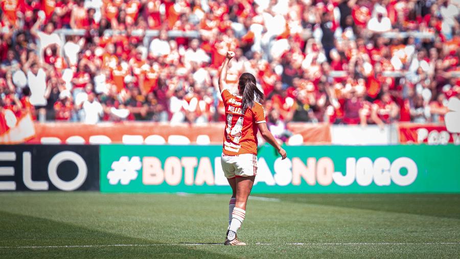 Millene, jogador do Internacional, comemora gol que marcou contra o Corinthians no primeiro jogo da final do Brasileirão feminino - Maxi Franzoi/Maxi Franzoi/AGIF