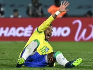 Neymar chega a um ano fora por lesão grave, e seleção escancara dependência