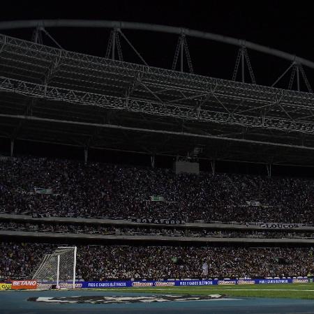 Estádio Nilton Santos teve diversos apagões e continuação do jogo Botafogo x Athletico-PR ocorre neste domingo