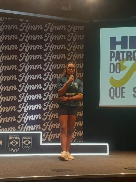 Ginasta Rebeca Andrade em evento em que foi anunciado patrocínio da Hemmer