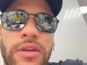 Neymar é 'escoltado' por parças ao renovar CNH e tumultua shopping; veja