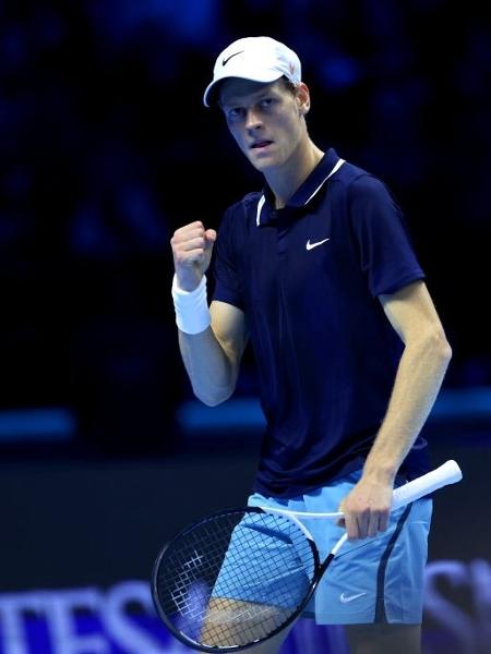 Jannik Sinner no jogo contra Taylor Fritz pelo ATP Finals de 2024, em Turim, Itália