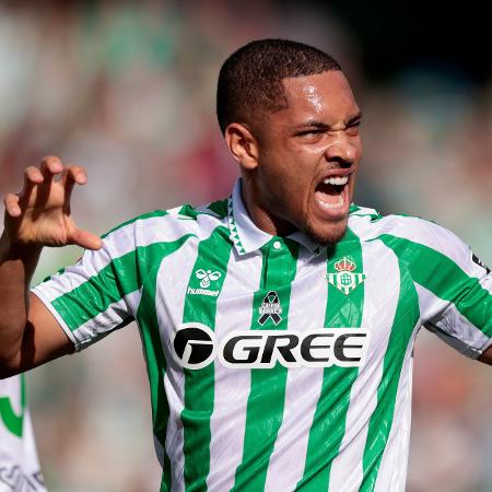 Vitor Roque é um dos nomes sondados pelo Palmeiras