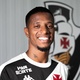 Vasco anuncia as contratações do meia Tchê Tchê e do goleiro Daniel Fuzato