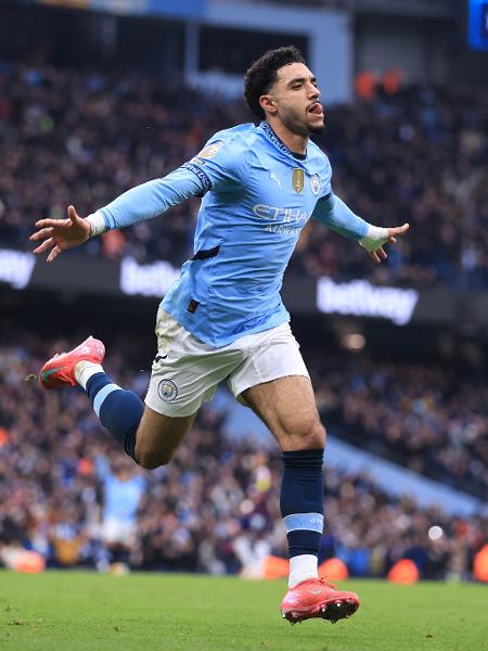 Marmoush comemora após marcar seu primeiro gol pelo Manchester City no jogo contra o Newcastle, pelo Inglês